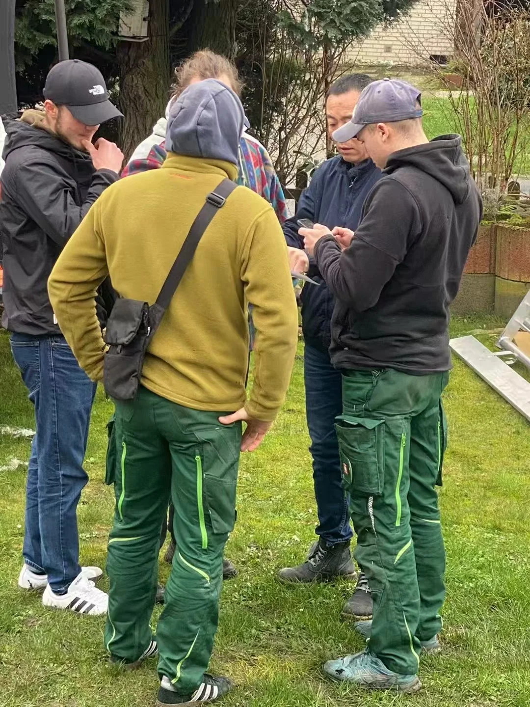 Team bei der Projektbesprechung vor Ort